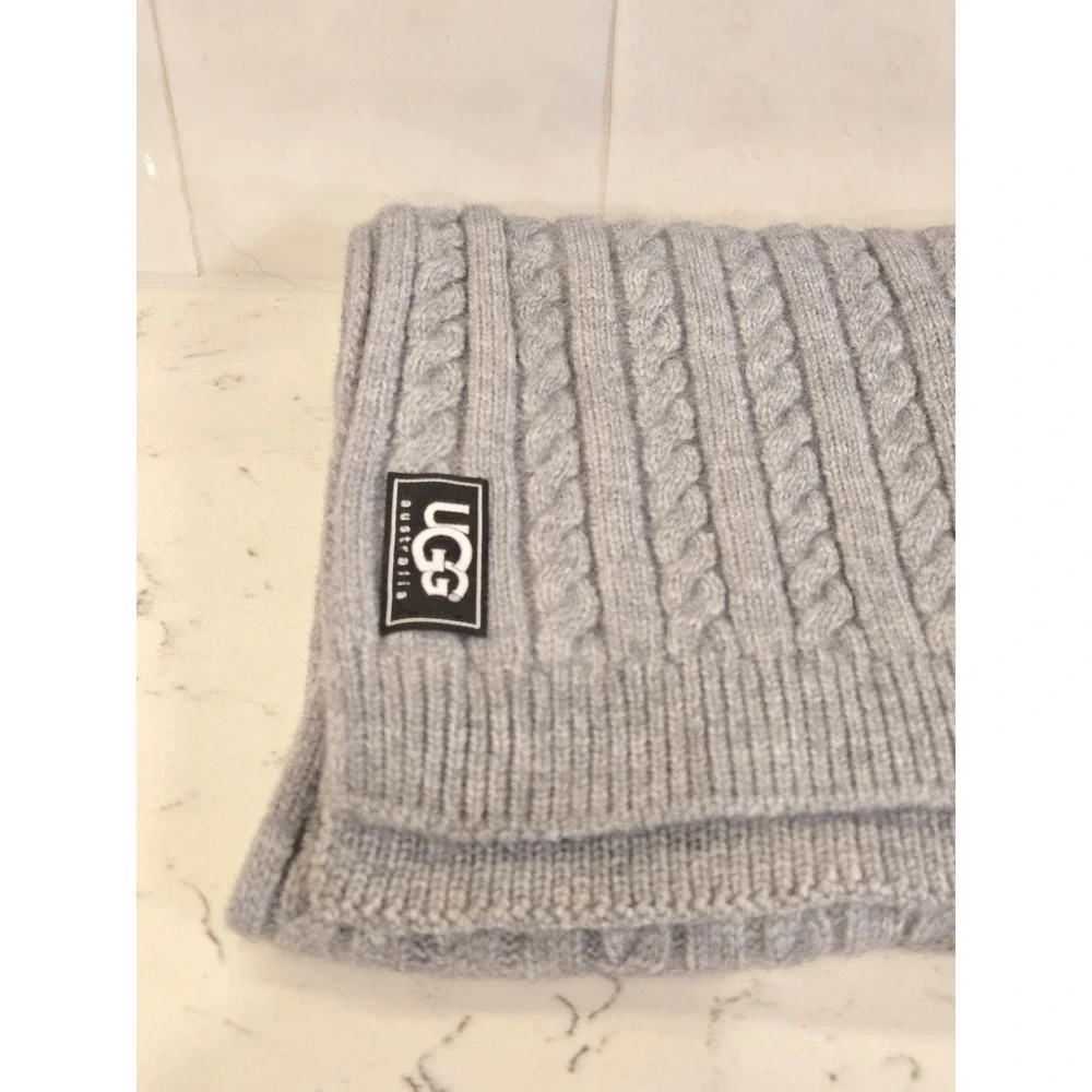 UGG Australia Heather Gray Cable Knit Scarf Soft Winter Wrap Logo Patch